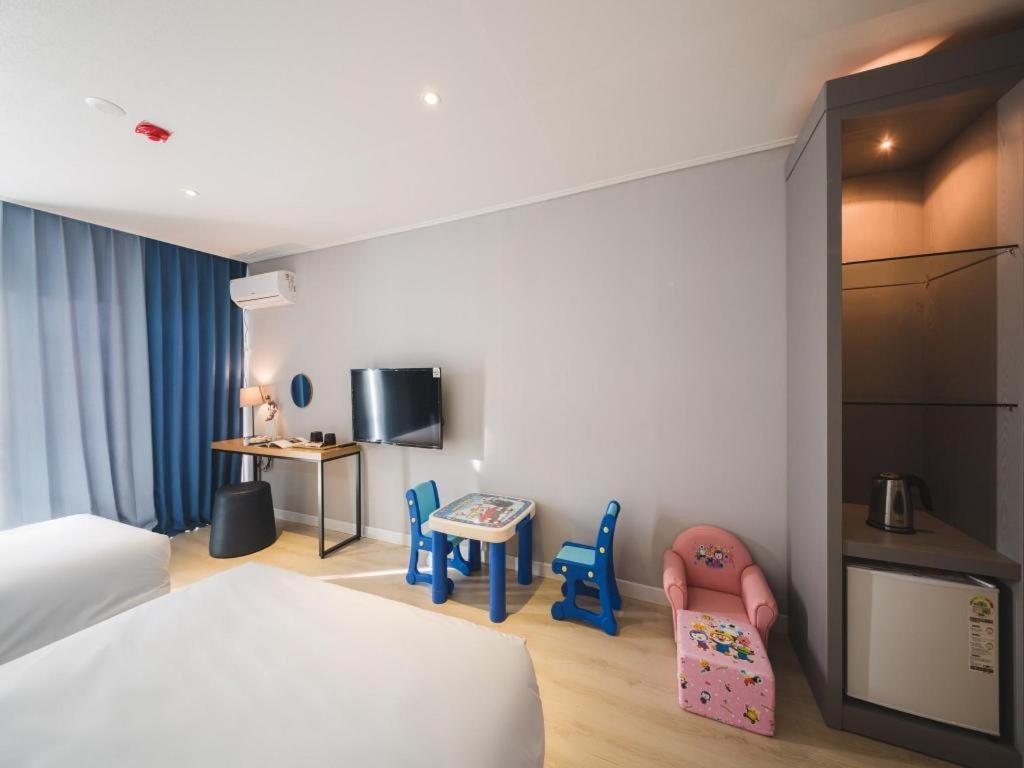 Sallys Jeju Hotel Exterior photo