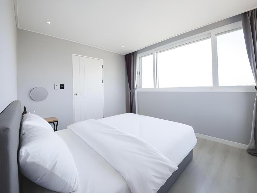 Sallys Jeju Hotel Exterior photo