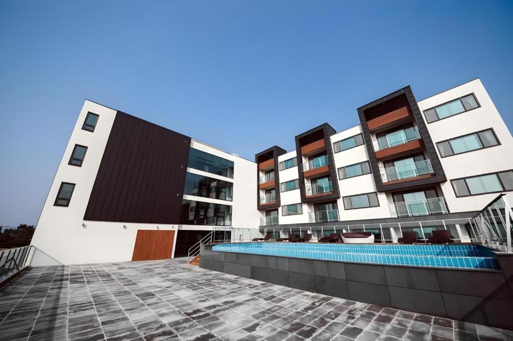 Sallys Jeju Hotel Exterior photo